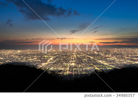 Mt. Ikoma, Twilight of Osaka as seen from "Our Square" (Kamishijo-cho, Higashi-Osaka City, Osaka Prefecture) *Shooting position in the comment section of the work 34980357