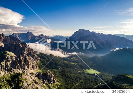 圖庫照片: nature park tre cime in the dolomites alps