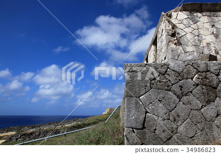 廢墟和Minamidaito島的海 34986823