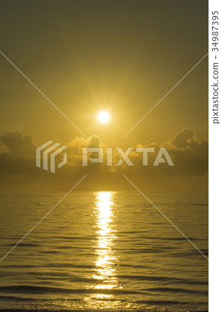 Sun,sunlight,morning,morning,ray,ray,sunset,yellow,yellow,sky,water,sea,ocean,seawater Sun,sunlight,morning,morning,ray,ray,sunset,yellow,yellow,sky,water,sea,ocean,seawater 34987395
