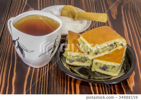 Pies with tea 34988159