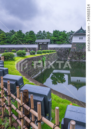 Sakuradamon(Koraimon)在秋雨中變濕 Sakuradamon(Koraimon)在秋雨中變濕 34988814
