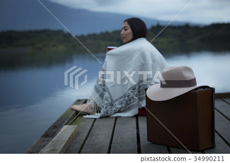 Women Women travel alone travel 34990211