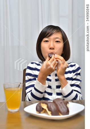 A girl who eats Eclair deliciously 34990848
