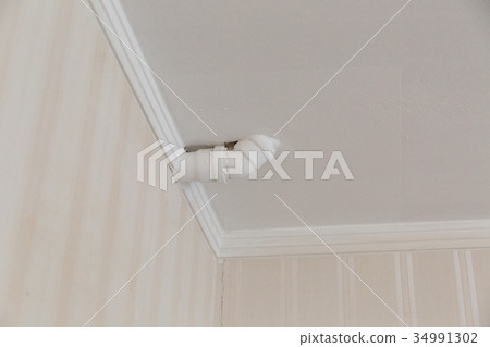 Wrong plumbing inside 34991302