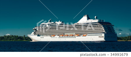 White cruise ship White cruise ship 34991679
