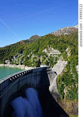Contrail over the Kurobe Dam 34993112