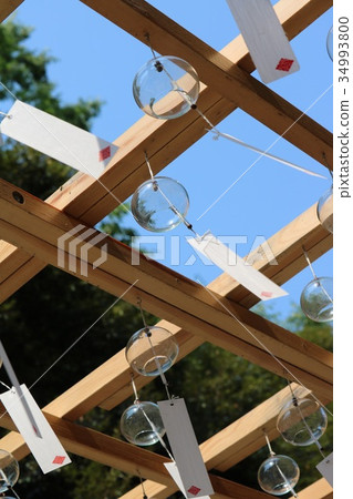 Wind-bell swaying summer Wind-bell swaying summer 34993800