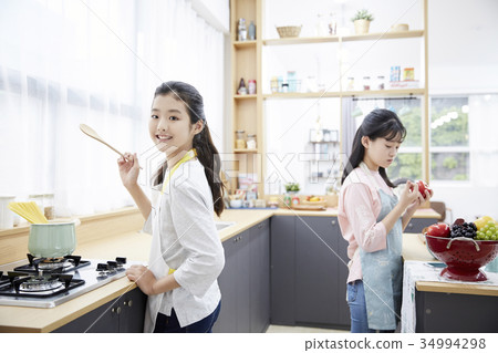 Girl, friend, teenager 34994298