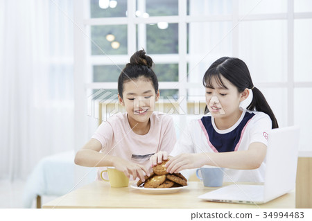 女孩，朋友，少年 34994483