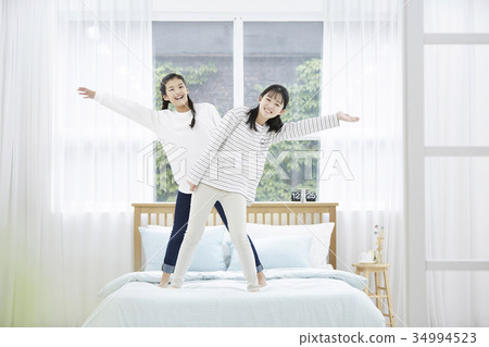 Girl, friend, teenager 34994523