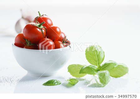 fresh tomatoes. fresh tomatoes. 34997570