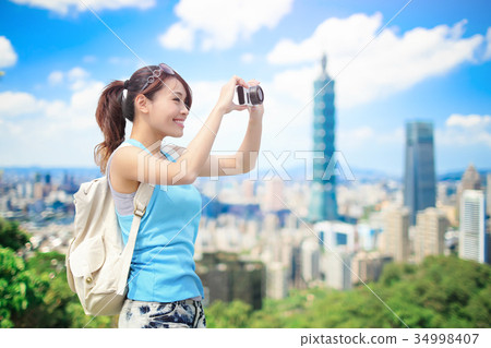 woman take camera 34998407