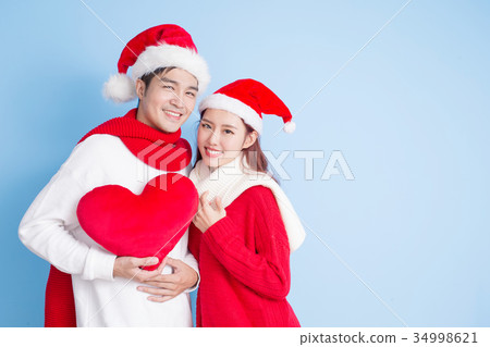 couple with merry christmas couple with merry christmas 34998621