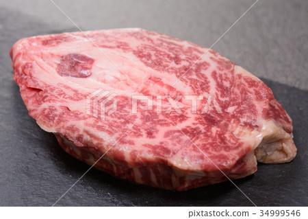 黑毛和牛牛肉美味的生牛肉 34999546