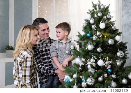 Family of father and mother meet new year at home 35002589