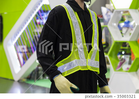 a yellow mesh safety vest 35003321
