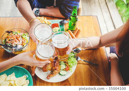 Group of young asian people celebrating beer  35004100