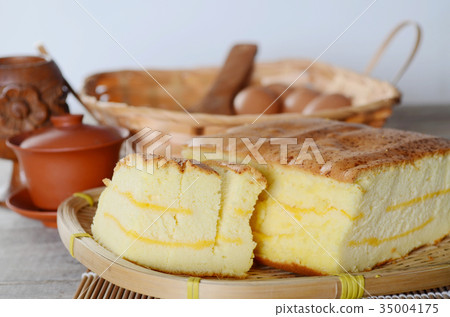Taiwanese sponge cake 35004175