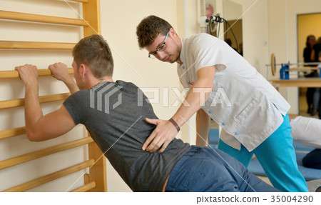 Physical therapist kinetotherapy Physical therapist kinetotherapy 35004290