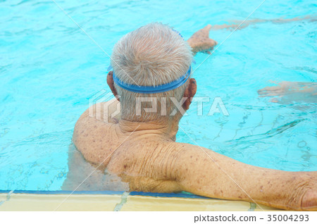 swimming pool 35004293