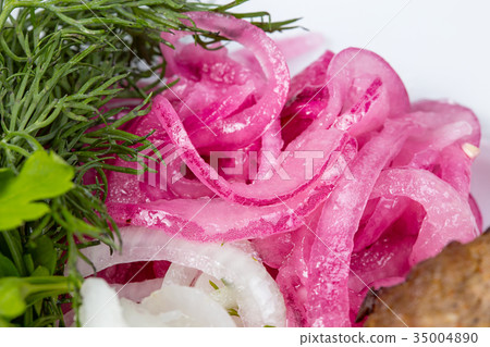 Red onion and green parsley 35004890
