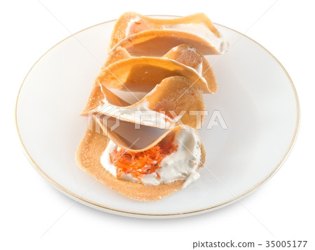 Thai Crispy Crepes with Sweet Cream 35005177