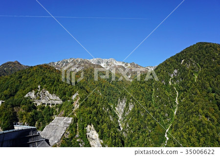 Autumn Tateyama Mountain Range from the Kurobe Dam 35006622