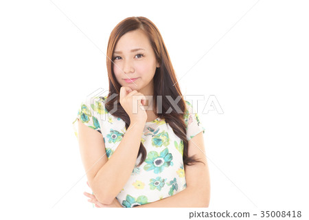 A smiling woman A smiling woman 35008418