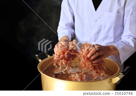 Cooked bonito soup (flower bonito) 35010748