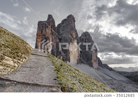 Tre Cime di Lavaredo rocks at dusk with gray sky Tre Cime di Lavaredo rocks at dusk with gray sky 35012685