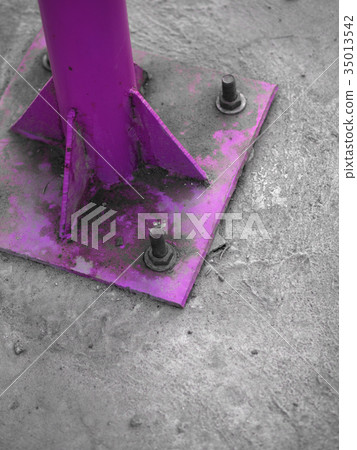 SCREWS AND NUTS ON LAMP POST CONCRETE BASE SCREWS AND NUTS ON LAMP POST CONCRETE BASE 35013542