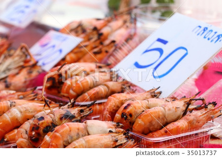 grilled shrimp at street food 35013737