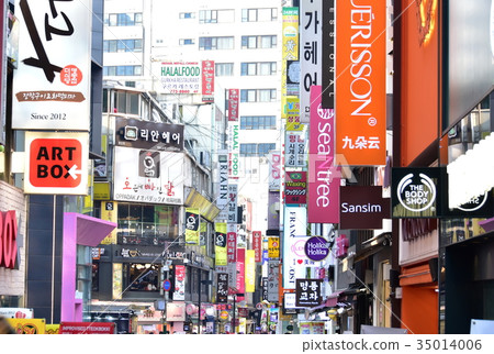 Myeongdong scenery in Seoul, Korea 35014006