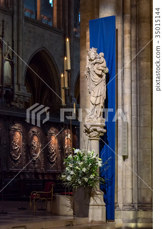 Statue of Our Lady of Paris 35015144