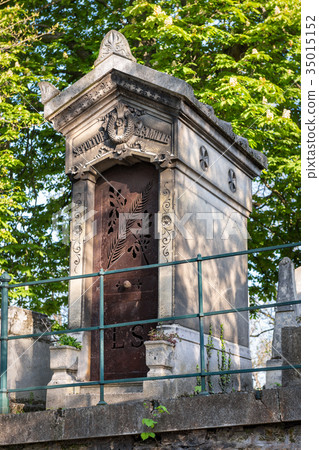Pere Lachaise cemetery in Paris 35015152