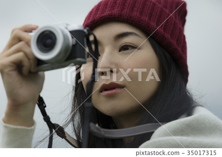 Female girl traveling alone traveling trekking 35017315