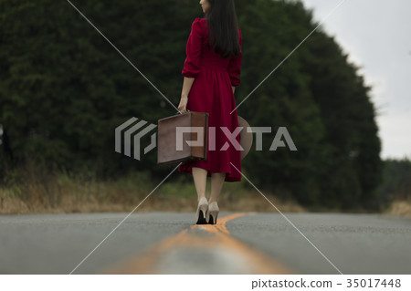 Women Women travel alone travel 35017448