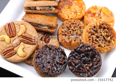 Assorted baked sweets Assorted baked sweets 35017742