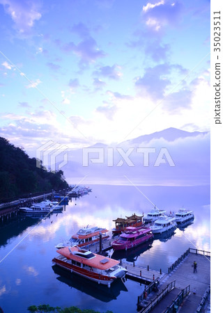 Scenery lake boat taiwan sun moon pool cloud mountain fog pier lake surface sunrise morning morning quiet travel leisurely poetic reflection 35023511