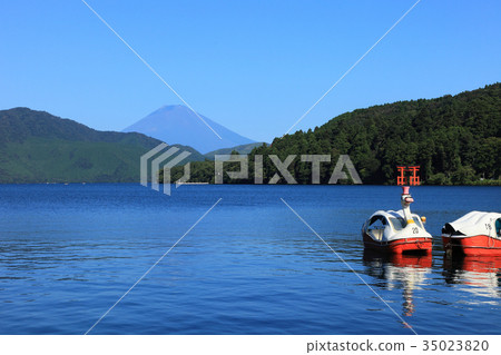 Mt. Fuji seen from Ashinoko by midsummer 35023820