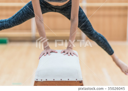 A jump box 35026045