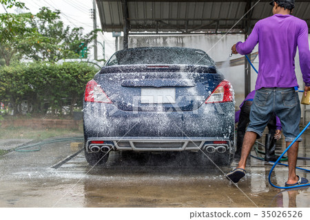Cleaning the car Cleaning the car 35026526