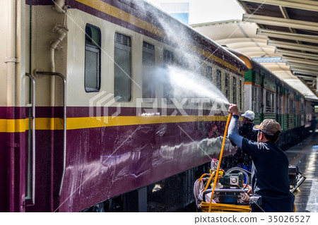 Thai railway train get a washing for clean 35026527