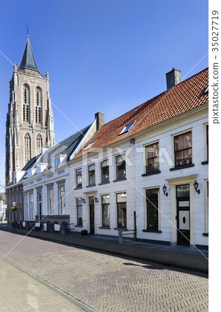 Street with traditional houses in Gorinchem 35027719