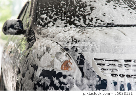 Cleaning the car 35028151