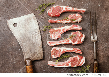 Raw lamb chops Raw lamb chops 35029182