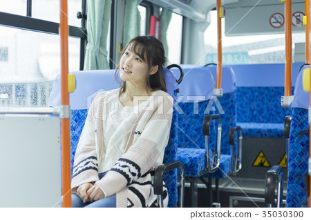 騎公共汽車的女人 騎公共汽車的女人 35030300