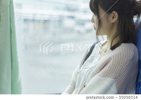 Woman riding a bus 35030314