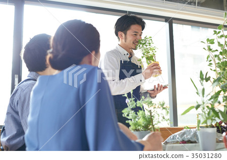 文化學校共同種植講師學生 文化學校共同種植講師學生 35031280